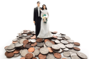 Lohnsteuerliche Begünstigungen bei Abfindung und Fünftelregelung: Sind Sie verheiratet, können Sie vom Ehegattensplitting profitieren.