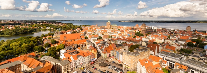 Ein Anwalt für Arbeitsrecht kann in Stralsund sowohl Arbeitnehmer als auch Arbeitgeber beraten und vertreten.