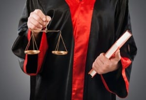 Ein Rechtsanwalt für Arbeitsrecht in Hockenheim kann Ihren Arbeitsvertrag prüfen.