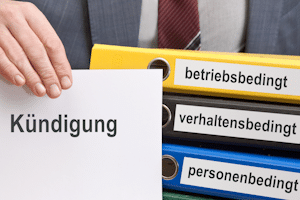 Die Kündigungsfrist im Arbeitsvertrag kann bei Verstoß verkürzt werden.