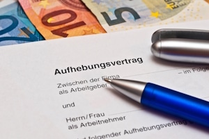 Kündigungsfrist verkürzen: Arbeitnehmer können einen Aufhebungsvertrag vorschlagen.