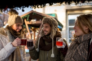 Unfallversicherung: Auf der Weihnachtsfeier Ihres Arbeitgebers besteht Versicherungsschutz.